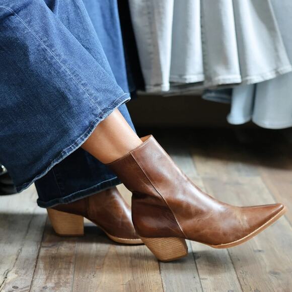 Matisse Women's 7.5-8 Rustic Brown Leather Caty Ankle Bootie Pointed Toe LE2-11 - Picture 1 of 10
